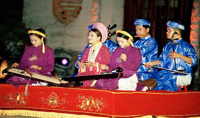 Promoting Hue singing- a national heritage