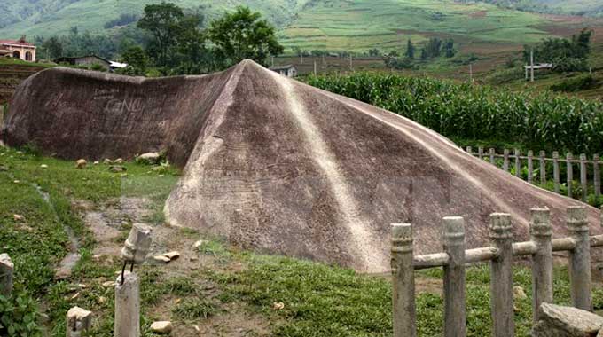 Ancient stones uncovered in Mu Cang Chai
