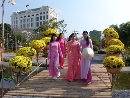 700 gian hàng phục vụ khách tham quan tại hội Hoa Xuân Phú Mỹ Hưng - TP. Hồ Chí Minh
