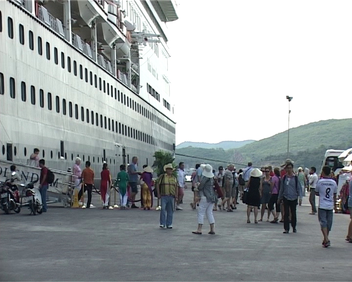 Năm 2015: Tàu biển du lịch quốc tế đến Nha Trang tăng cao