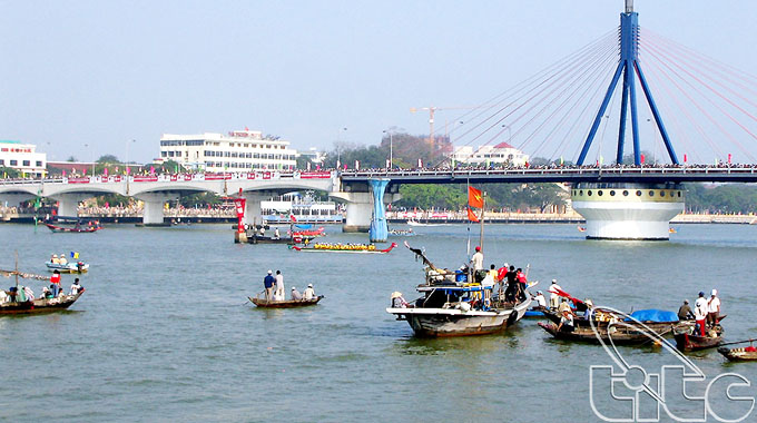Đà Nẵng xem xét đổi giờ quay cầu sông Hàn để phục vụ du lịch