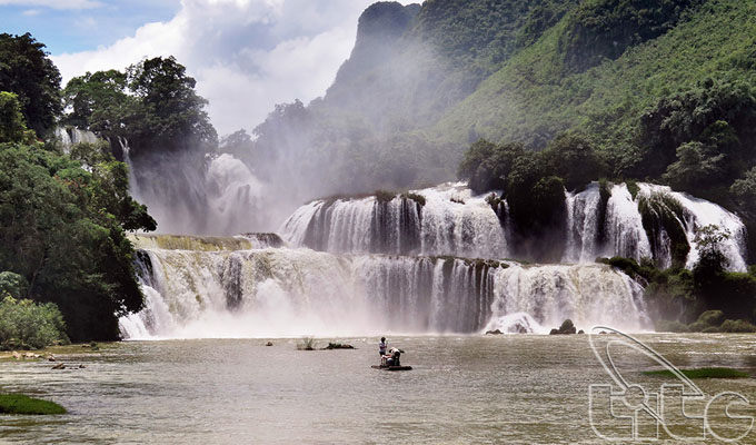 Stunning Ban Gioc Waterfall
