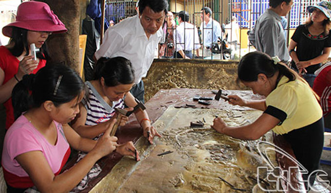 Đền và làng nghề chạm bạc Đồng Xâm - điểm du lịch tham quan và mua sắm lý tưởng tại Thái Bình