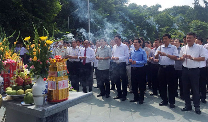 Quận Đống Đa (Hà Nội) dâng hương tưởng niệm ngày mất vua Quang Trung