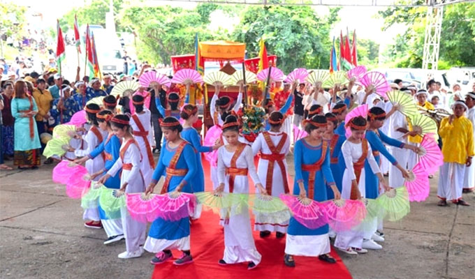 Cham people in Binh Thuan celebrates Kate festival