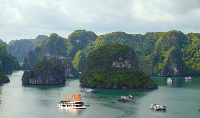 Set sail in style with all-inclusive luxury cruising in Bai Tu Long Bay