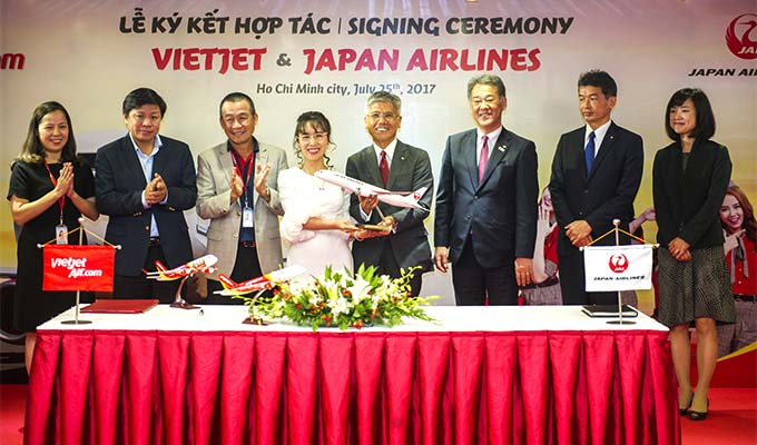 Japan Airlines, Vietjet sign deal to promote flights to Japan