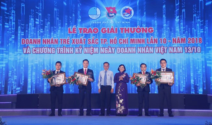 Tổng Giám đốc Du Lịch Việt nhận giải thưởng Doanh nhân trẻ xuất sắc Thành phố Hồ Chí Minh 2018