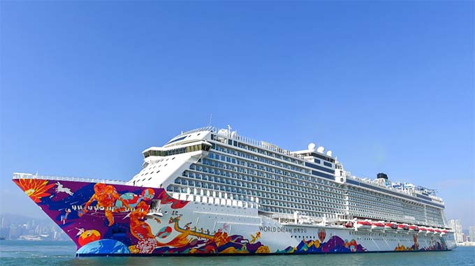 World Dream cruise ship visits Da Nang, Ha Long