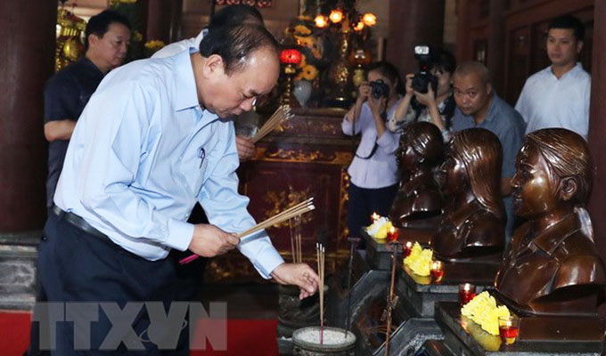 Thủ tướng Nguyễn Xuân Phúc dâng hương tại Khu Di tích Kim Liên