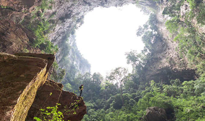 Khám phá hố sụt Kong Collapse – Điều kì diệu từ mẹ thiên nhiên