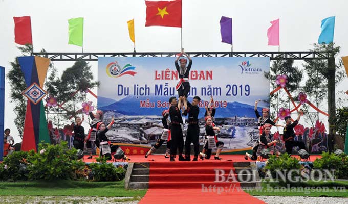  Khai mạc Liên hoan du lịch Mẫu Sơn 2019