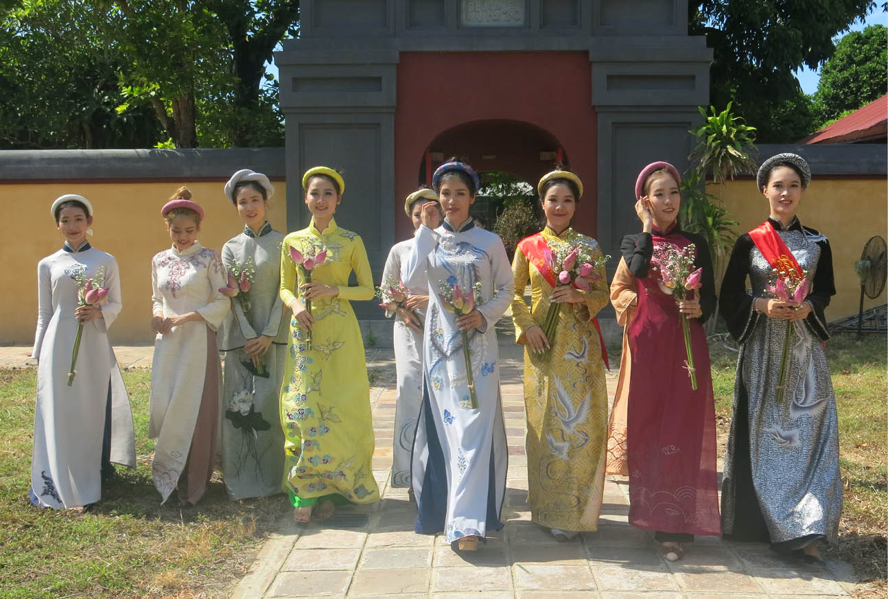 Huế sẽ gắn với hình ảnh quốc phục - áo dài truyền thống Việt