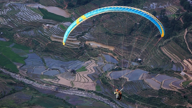 Paragliding festival kickstarts tourism promotion programme in Yen Bai