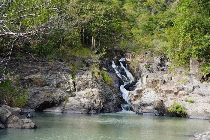 Tầm Du (Bình Thuận) - thác thiên nhiên hùng vỹ