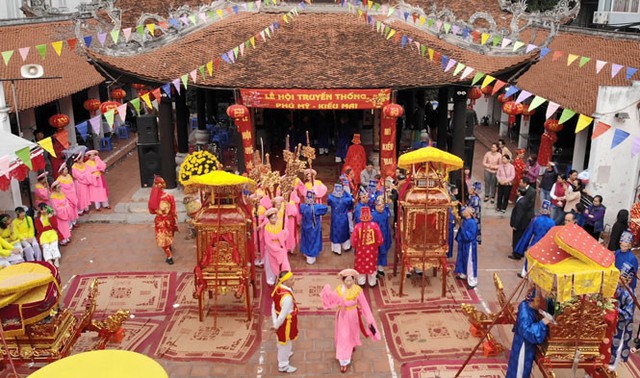 Phát huy nét đẹp lễ hội kết chạ độc đáo ở Hà Nội