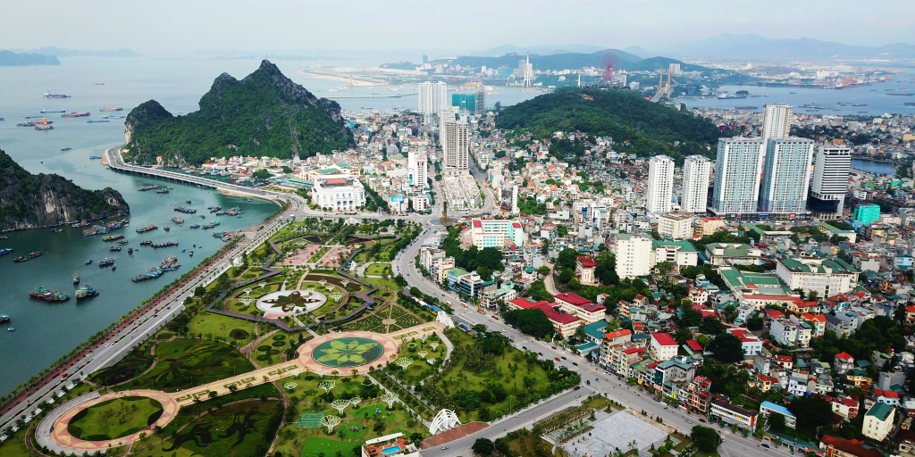 Ha Long city celebrated its 30th founding anniversary