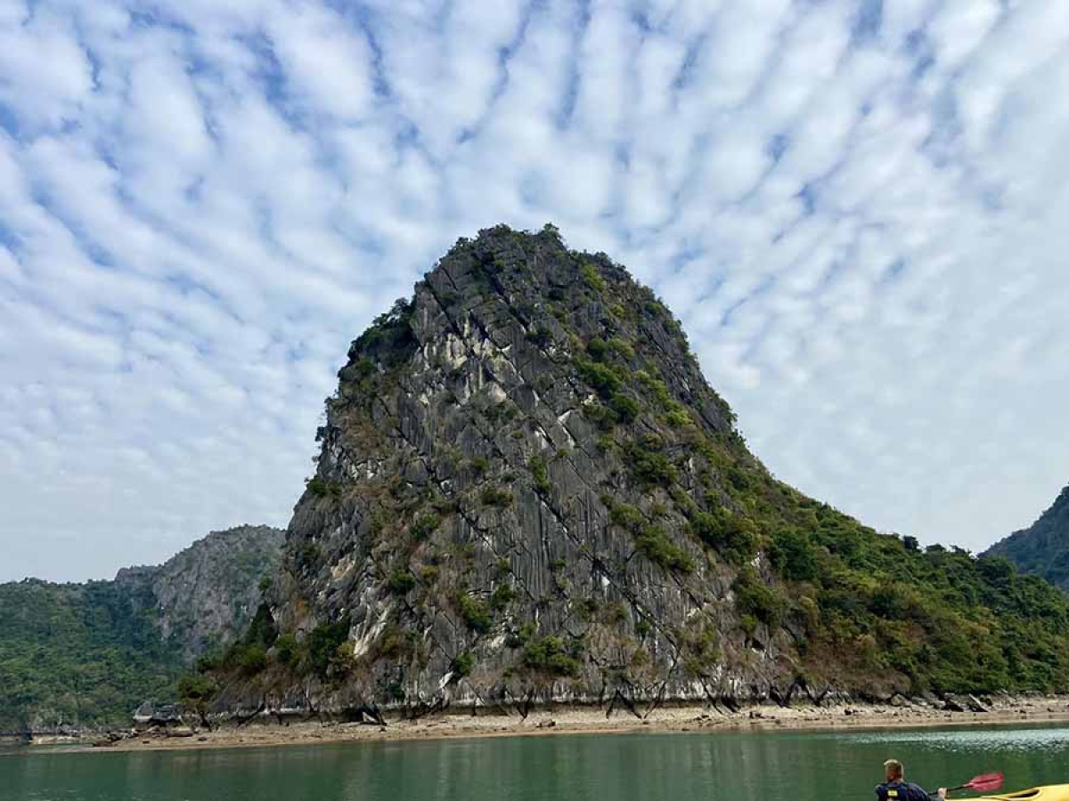 Indian journalist impressed by Ha Long Bay cruise