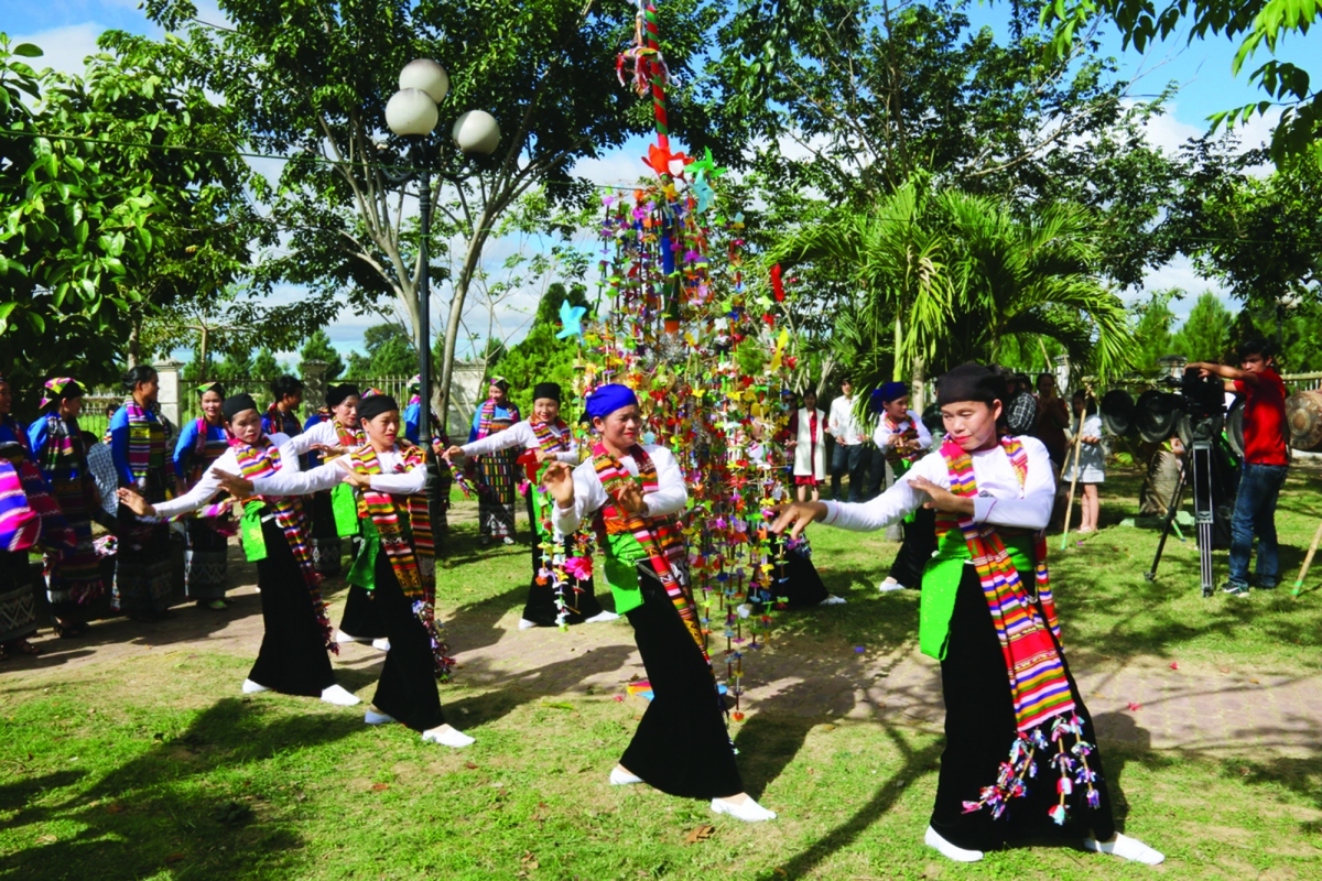 The unique Kin Chieng Booc May festival of the Thai ethnic group