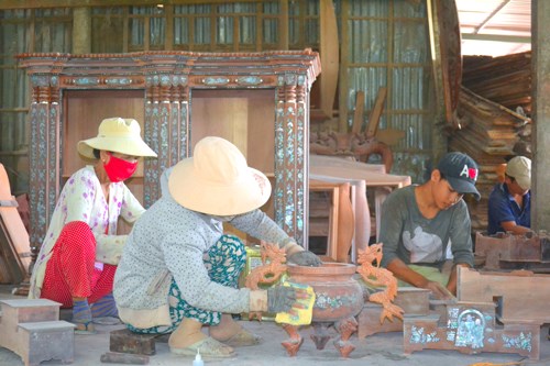 Độc đáo làng nghề tủ thờ Gò Công (Tiền Giang) trên 100 năm tuổi