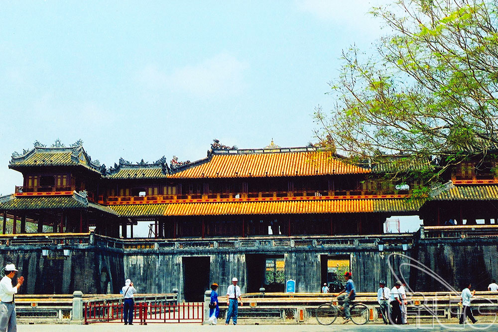 The Complex of Hue Monuments welcoming the 2,500,000th visitor in 2016