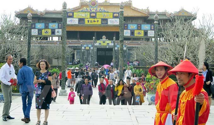 2016丙申猴年大年初一承天顺化省信仰旅游区处处都挤满人