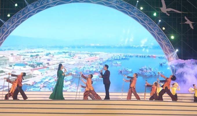 清化省2018年岑山旅游节正式开幕