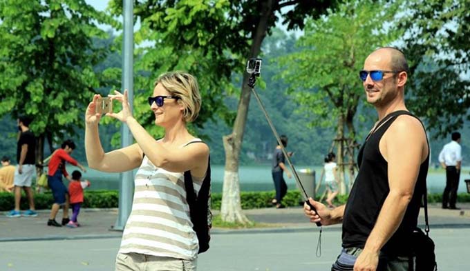 上半年河内市接待国际游客人数可达300万人次以上
