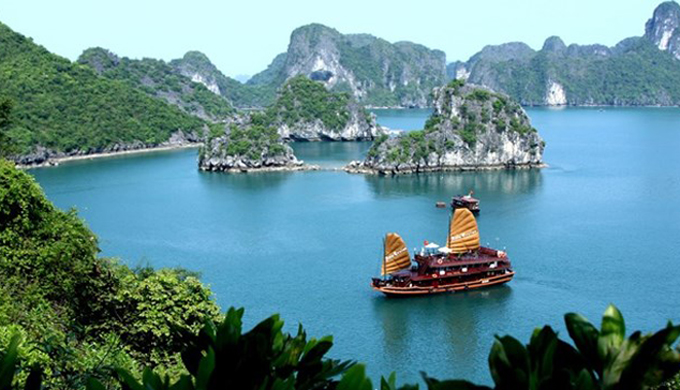 海防市与广宁省加强合作推动旅游业发展