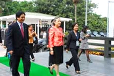 ASEAN delegatesâ€™ families visit Vietnam Museum of Ethnology 