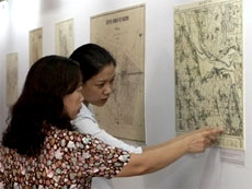 Maps on Hanoi from 1873-1954 on display 