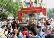 Con Son-Kiep Bac Spring Festival gets underway