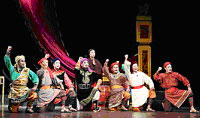 À Dà Nang, les touristes découvrent le plaisir du théâtre
