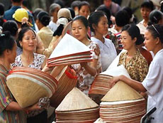 Nón làng Chuông - món quà văn hóa độc đáo