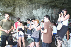 Hang Sửng Sốt nằm trong top 10 hang động đẹp nhất thế giới