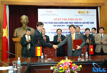 Việt Nam và Tây Ban Nha ký kết văn kiện dự án hỗ trợ triển khai chiến lược phát triển du lịch Việt Nam giai đoạn 2011 – 2020, tầm nhìn 2030