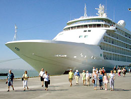 Saigontourist đón gần bốn nghìn du khách tàu biển cao cấp đến Việt Nam dịp Tết Tân Mão