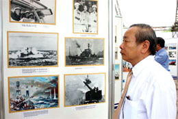 Triển lãm lưu động “Biển, đảo và người chiến sĩ hải quân - Truyền thống đường Hồ Chí Minh trên biển