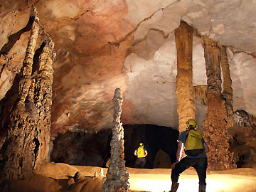 Phát hiện thêm hai hang động đẹp tại Quảng Bình