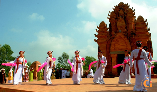 Khánh thành quần thể tháp Chăm tại Làng Văn hoá - Du lịch các dân tộc Việt Nam