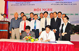 TP. Hồ Chí Minh và Bình Định hợp tác phát triển du lịch