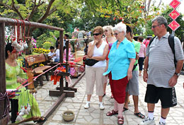 Khánh Hòa đón gần 2,5 triệu lượt du khách trong 10 tháng đầu năm 2013