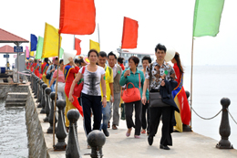 1.200 khách du lịch tàu biển quốc tế đến Hạ Long (Quảng Ninh)