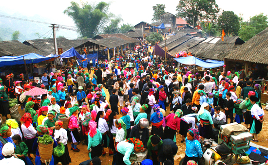Tuần văn hóa du lịch Lễ hội Chợ tình Khau Vai 2013