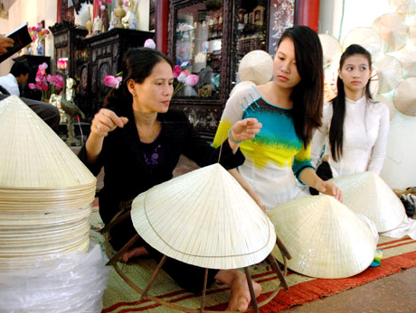 Hội chợ triển lãm làng nghề tại Festival nghề truyền thống Huế 2013