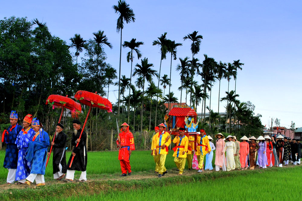 Lễ hội làng Tuý Loan
