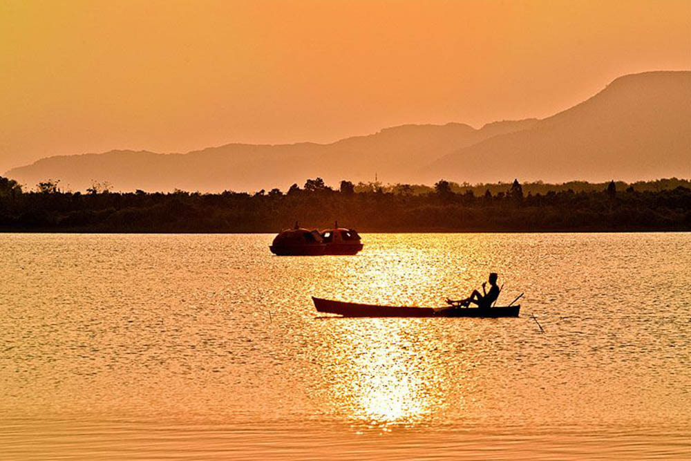 Hồ Đá Bàn