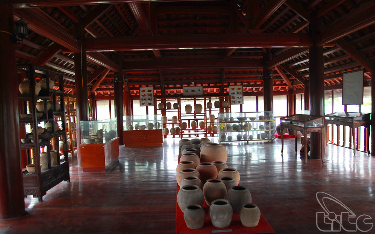 The displaying area of Tam Tho Pottery which is  associated with Hoa Loc and Dong Son cultures dating from the 1st century to the 10th century