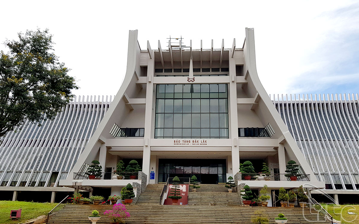 Bảo tàng văn hóa các dân tộc tỉnh Đắk Lắk tọa lạc tại số 12 Lê Duẩn, thành phố Buôn Ma Thuột.
