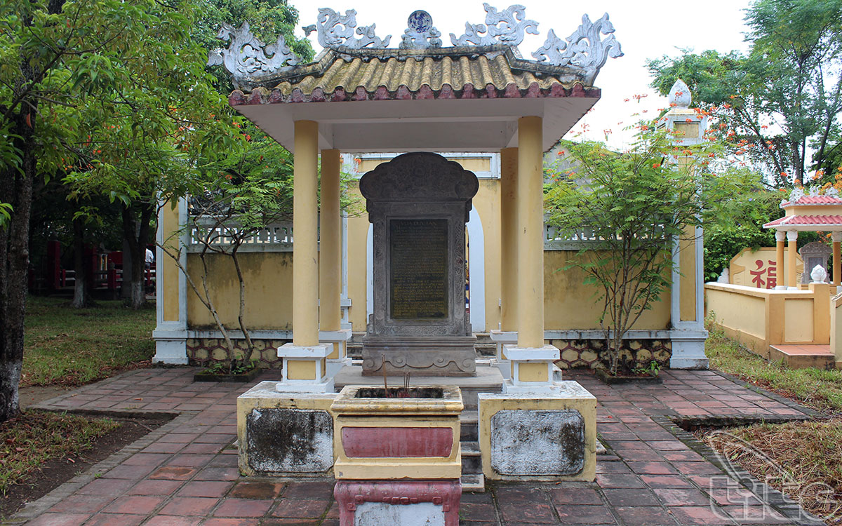 Khu lăng mộ vua Duy Tân